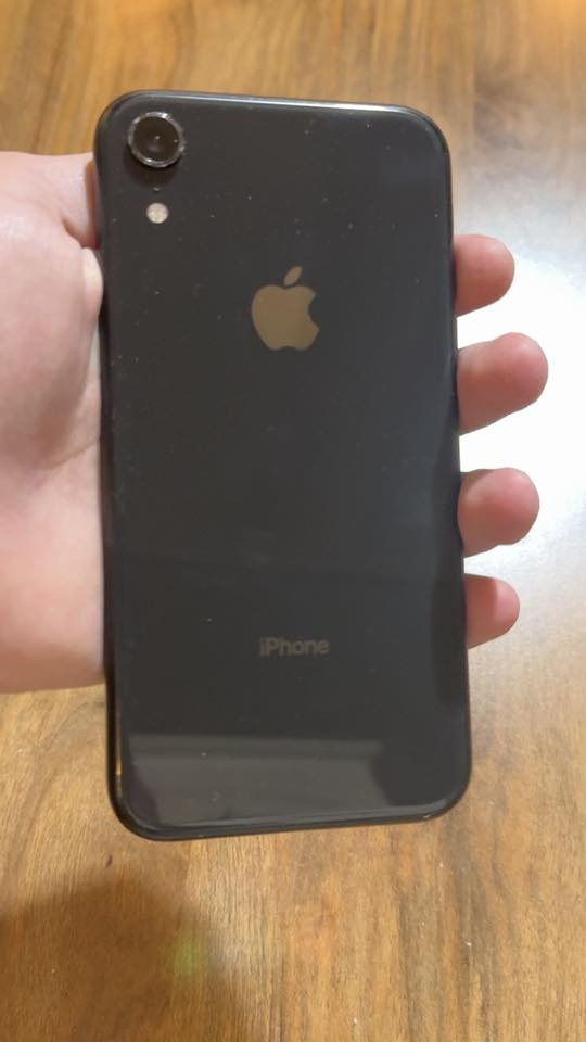 سلام عليكم ايفون XR ذاكرة 128 بطارية 73 جهاز نضيف مكفول مامبدل بي شي عندك فقط دكمة البور مرات تشتغل مرات لا حالياً تشتغل كلشي محدث اخر تحديث مابيها جهاز فقط بدون ملحقات سعرة 175 وبي مجال للطيبين 
رقمي ***********

