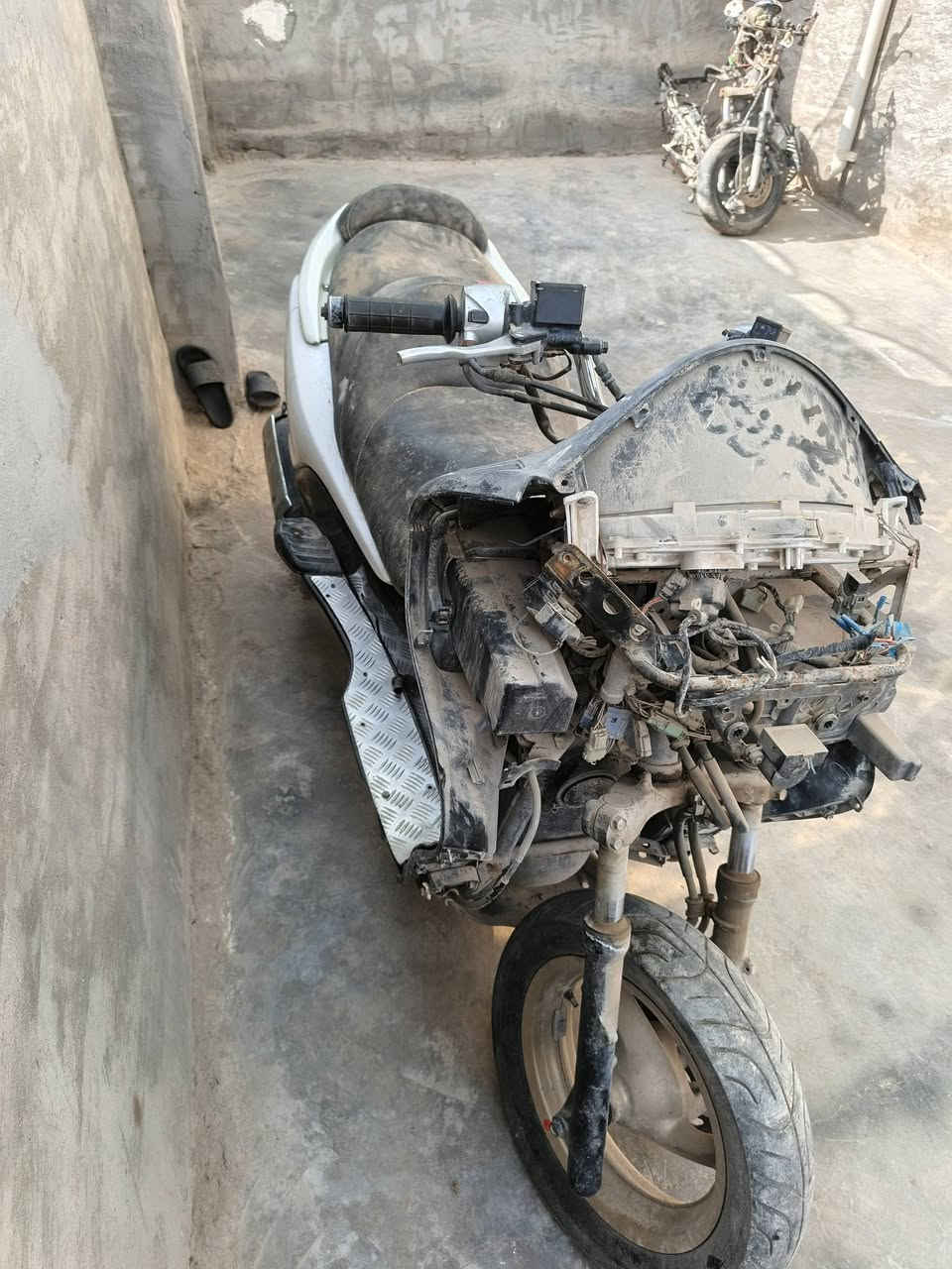 سلام عليكم دراجة صفر 80 البيع دراجة شقالة واحد ونص طبيعي السعر 200 وبيهة مجال ***********
