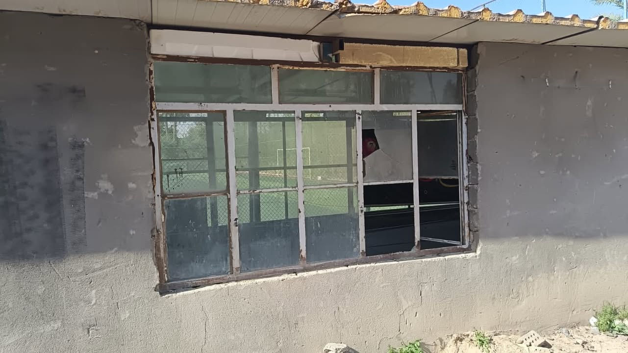 السلام عليكم 
من رخصة مدير الكروب 
سندويش عدد٢٠
شبابيك عدد٣
باب كبنك
باب طلاقتين 
جام خانه طول ٢٠متر
ليحب يتواصل 
***********
