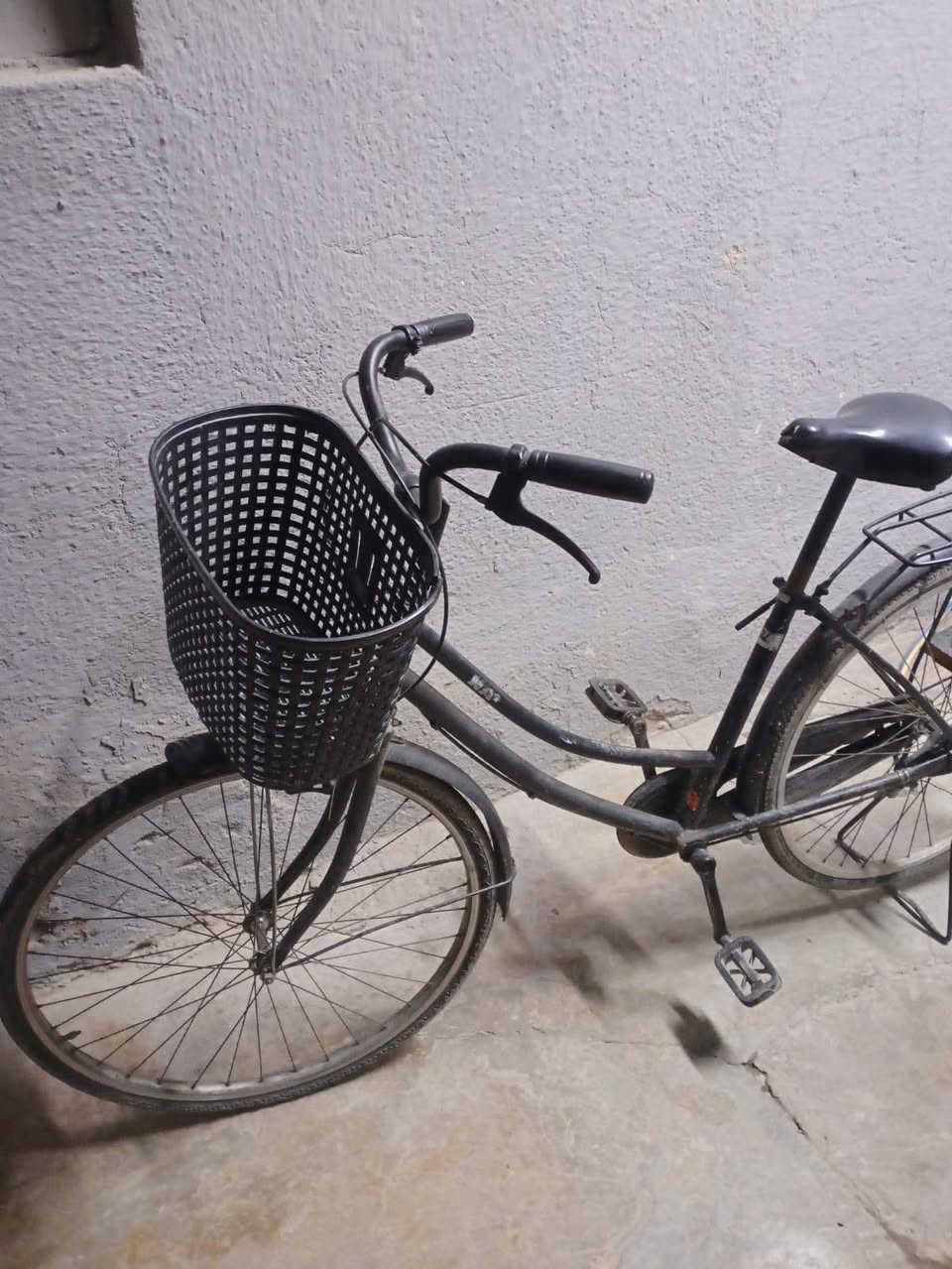 سلام عليكم
بايسكل للبيع جديد 
تايرات جديد بريك امامي وخلفي جديد
سعر 55قفل
مكان كركوك مصلى 
اتواصل الرقم ***********
