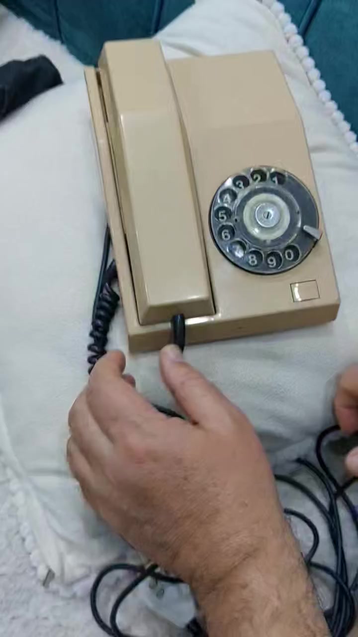 جهاز هاتف سوفيتي عتيق نضيف للبيع أعلى سعر


**إذا كنت صاحب هذا الإعلان وتريد حذفه لأي سبب، رجاءا أرسل رسالة إلى الدعم الفني**