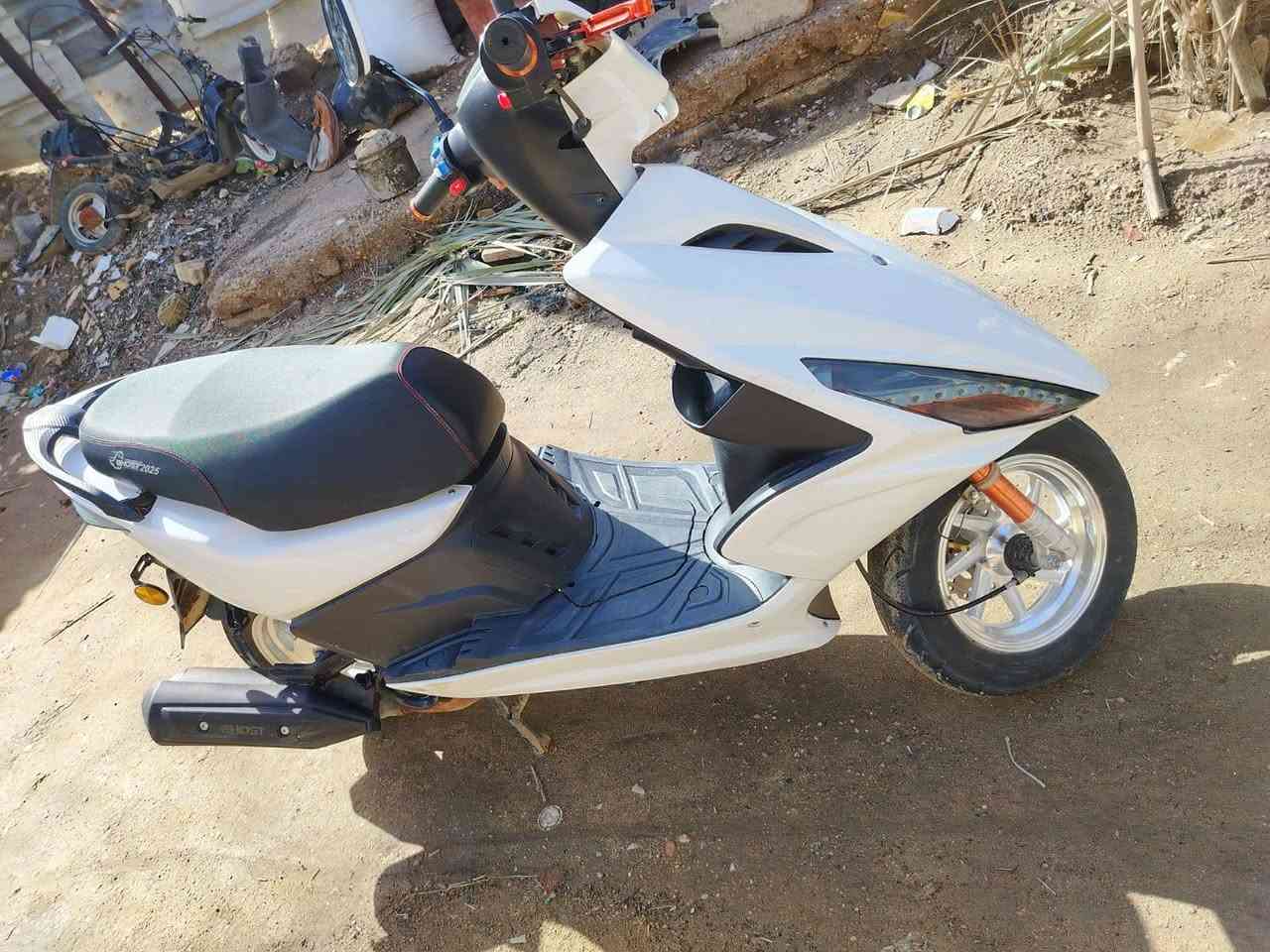 السلام عليكم شباب دراجه ماكس مضلع دراجه خير من الله هذا رقمي ***********اي استفسار هذا رقمي دراجه مديل ٢٥ كامله
