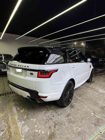 سلام عليكم. رانج سبورت وارد أمريكي. 
بنيد. مبدل نفس لون. فقط. 

مديل 2020. Hse. ماشيه ٤٢ الف. 
 مكينه v6. ٦ سلندر 
داخل احمر.  داته شو سياره.  دوس كهرباء. 

بانوراما. مواصفات hse. اي نقص مبيها جاهزه سياره. 
السعر ٤١٥. بيها مجال.  
***********
