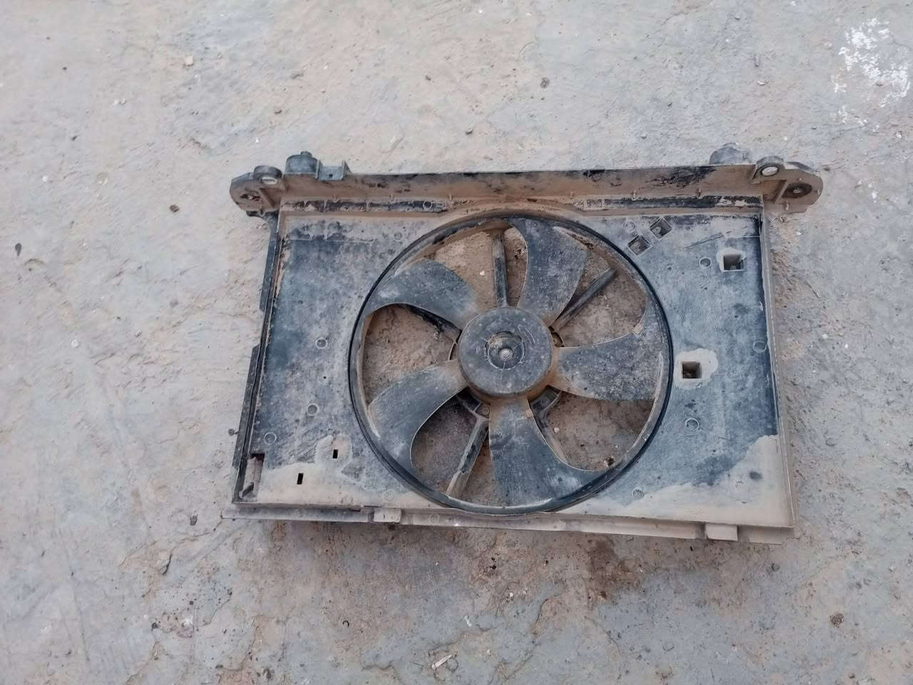متاح 
مروحة سيارة 
***********
