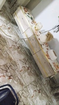 ميز بلازما • نضيف • يدات الباب مضمومه