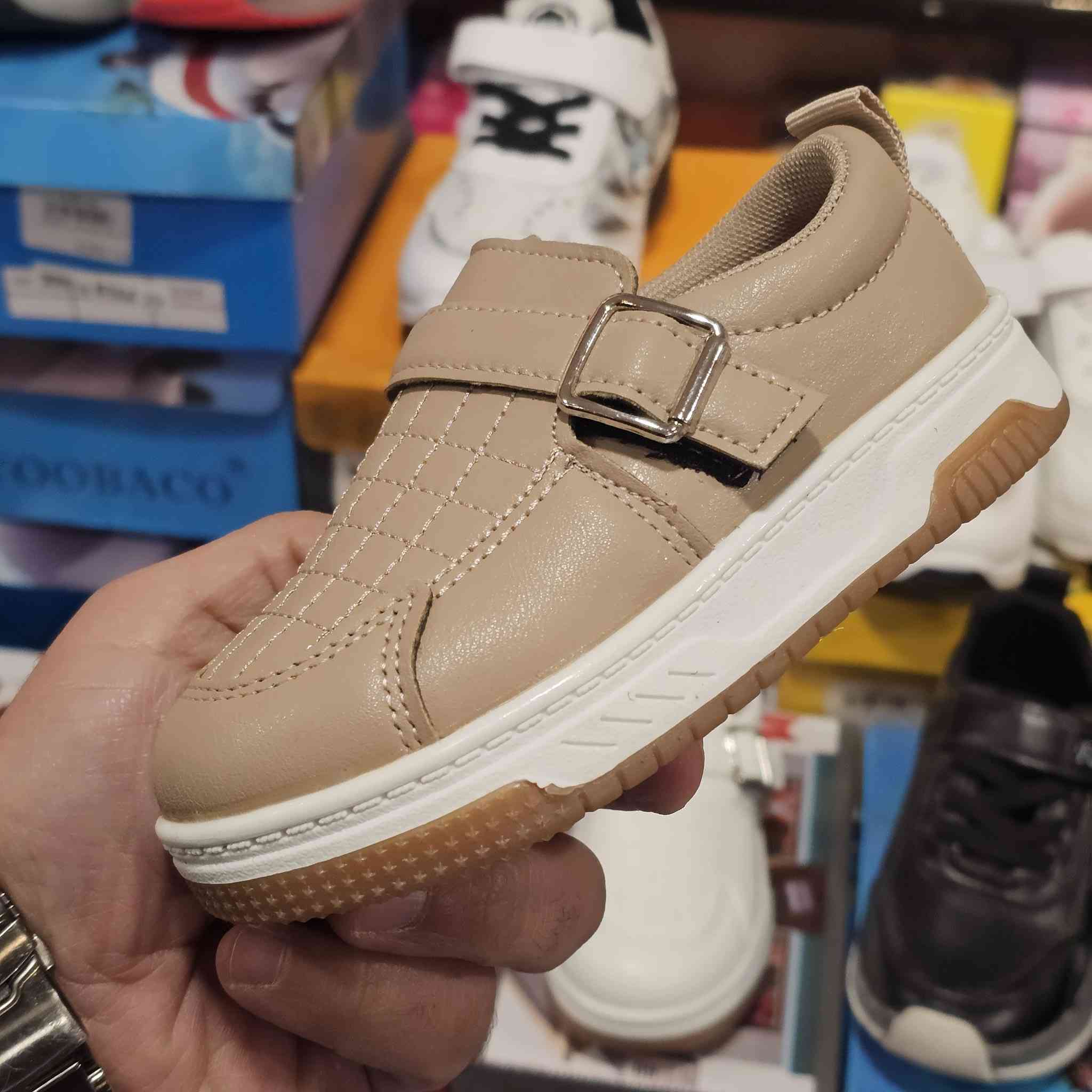 جديد حذاء ولادي 
طبي 💯💯
ثلاث الوان الابيض والبيج والاسود 
قياسات ٢٥/٢٤/٢٣/٢٢/٢١

⭕ العنوان موصل حي المهندسين مول قوارير
      الطابق الثاني 

⭕يوجد توصيل داخل الموصل 

⭕هاتف ***********

⭕هاتف ***********
