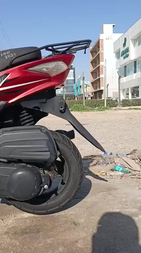 السلام عليكم دراجه للبيع كهربأيات كلهن شغال سلف بصمه تشغيل عن بعد وحساس نظام سرقه بي حجم ١٥٠ دراجة فول فول نشاط و ناعمه محرك حيل نضيف بس بي بخار مثل ما موضح بافيديو دراجه موديل ٢٠٢١ شراي خابرني *********** كركوك حي العسكري
