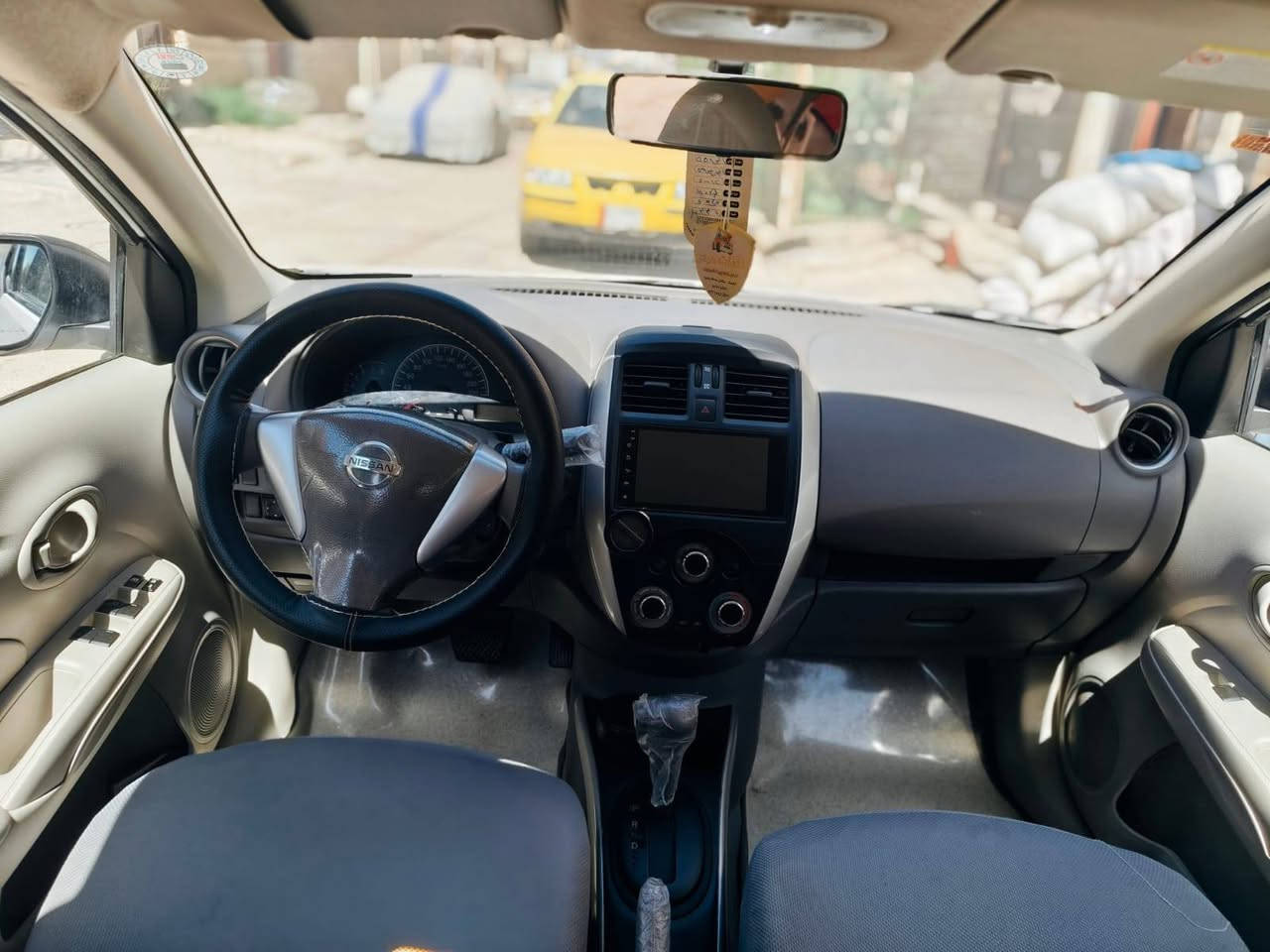 للبيع نيسان سني موديل 2024 🔥🚗
✨ سيارة نظيفة جداً ومرتبة، استخدام شخصي ✨
🔹 الموديل: نيسان سني 2024
🔹 اللون: أبيض
🔹 الممشى: 61 الف كم
🔹 الحالة: مكفولة من كلشي  عدا السياره بيها  تبديل البنيد و الدعاميه والايرباكات طاكه ممرجعهن (بدون ايرباك)
🔹 دوشمة عامة
🔹 المحرك: 1500
🔹 منظومة لايت + بروجكتر زينون 💡
🔹 شاشة CarPlay 📱
🔹 كاميرا خلفية 📷
🔹 حساسات خلفية
🔹 السبير ما نازل — جديد
🔹 السيارة نظيفة ومحافظ عليها جداً ✨
🔹 السنوية باسمي، تحويل او وكالة بكيفك
📍 اللوحة: أربيل
💰 السعر: 110 ورقة قفل من الاخير
🏠 موقع سيارة : بغداد / الشعلة
📞 للاستفسار والتواصل:***********
📱 متواجد واتساب
