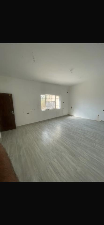 السلام عليكم دار للايجار يحتوي على ثلاث غرف نوم وصاله وحولي ومطبخ وخدمات موقعه الشرطه الخامسه الدار جاهز للسكن للاستفسار الاتصال على الرقم ‭ ‭٠٧٧٢ ١٠٦ ٣٩٧٨‬
