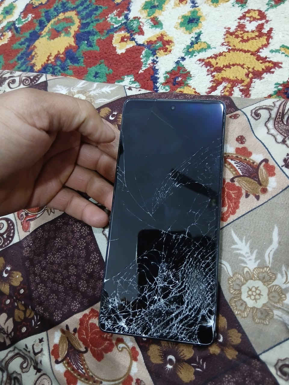 السلام عليكم جهاز للبيع بوك 30 ذاكره 256 الجهاز بس الشاشه مكسوره وبي مجال مكان بغداد رقم الهاتف 077 42 96 63 73 سعر 100 في مجال
