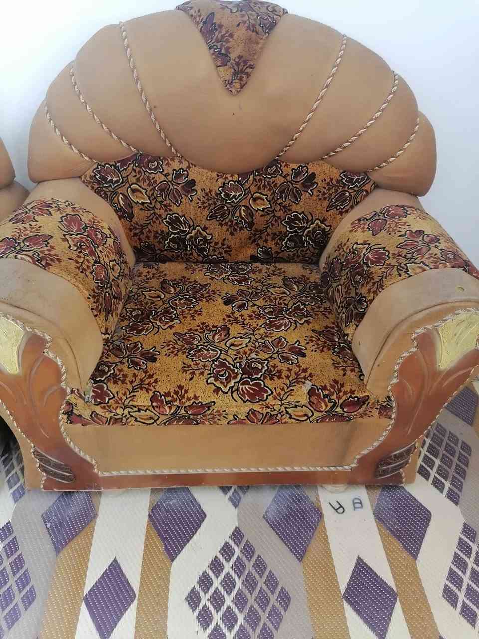السلام عليكم تخم للبيع ١٠ مقاعد السعر ١٥٠ وبي مجال ***********
