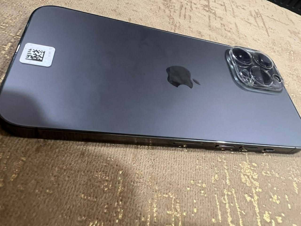 ايفون 13 برو ماكس ذكرة 512 بطاريه 83 موبايل تك سيم موبايل على فتحته ***********
