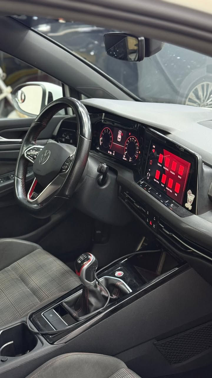 السلام عليكم 
 
فلوكس واكن كولف Gti se 2023 فول مواصفات
محرك 2.0 توربو اقوى محرك من انتاج vw
كير عادي 6 نمر رياضي دبل كلتش مع كلتش 
سرعه السياره 320 💨
💥مواصفات السيارة 
شاشة عدادات Digital Cockpit 10.25 إنج
* شاشة معلومات 10 إنج
* Apple CarPlay + Android Auto لاسلكي
* شحن لاسلكي
* مقاعد  قماش GTI حظن سبورت بكچ
* تسخين مقاعد وستيرن
* فتحة بانوراما
* إضاءة داخلية Ambient Lighting  متغيرة باكثر من 80 لون 
*مراقبة النقاط العمياء 
*مودات للسرعة
*اوتو ستارت. اوتو ستوب
*تحديد مسار وقفل سرعة 
*انارة محيطية 80 شكل
* دخول ذكي وتشغيل بصمه 
* حساسات محيطية مع كامرة دوارة 
* رادارات محيطية امامي وخلفي وجانبي 
* رادارات الخروج عن مسار والتوقف الذاتي ونقطة عمياء 
* اضائة امامي وخلفي led مع عدسة داينمك 
💥عليها تخم تاير مشلن اصلي
💥حادث السيارة مع التصليح مرفق في المنشور 
💥محرك + كير + حدادية + كهربائيات مكفولات
السياره جاهزة للاخر ترايها دول مو بس محافظات 
 للاستفسار الاتصال على هذا الرقم
*********** رقم الهاتف
