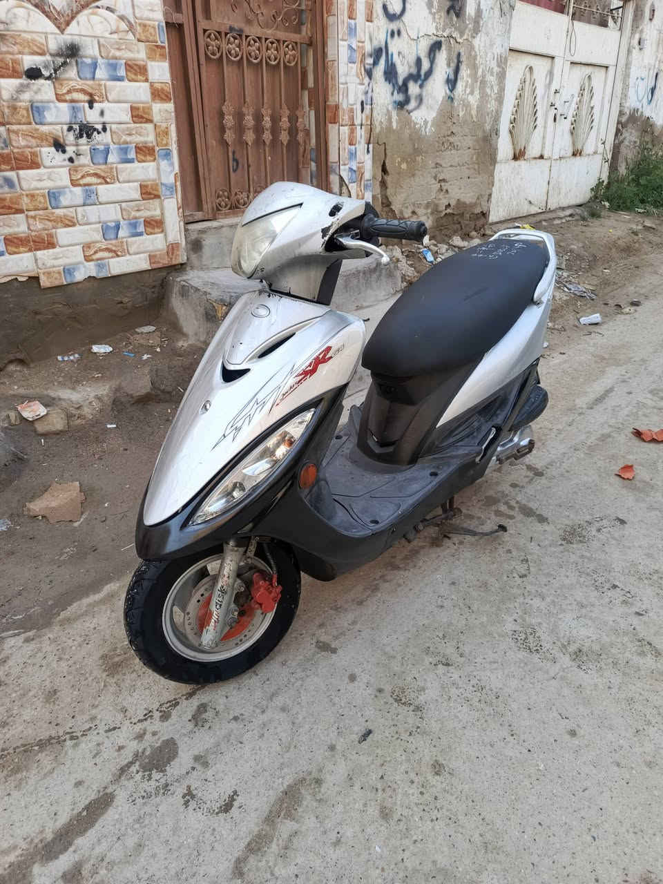 سلام عليكم جي فور G4 حاويه مامستخدم جديده كلش مابيها  اي نقص مامفتوح برغي شرط لفحص سعره خاص او واتس *********** ناصريه مركز
