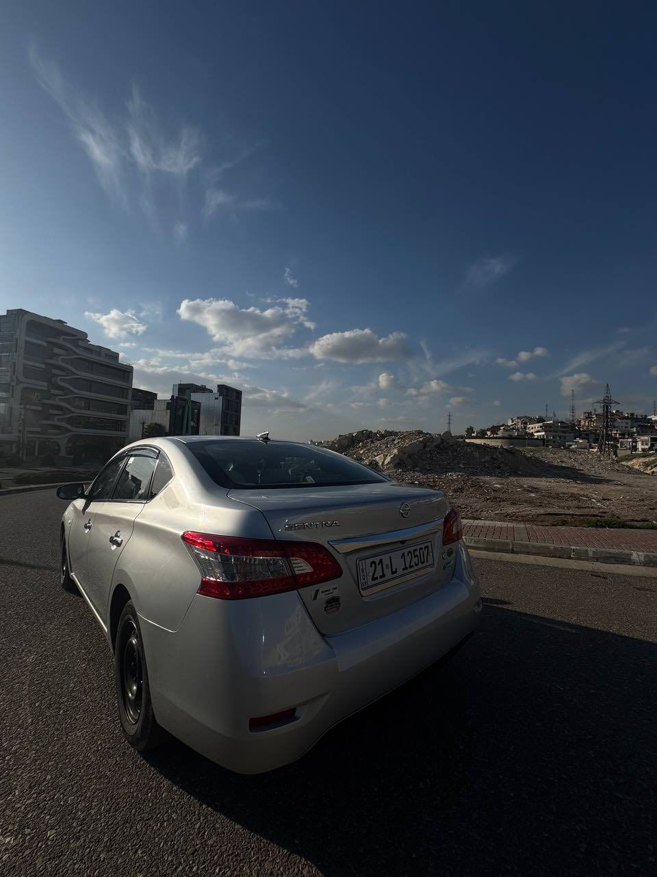 سێنترا ٢٠١٥ مەکينە١٦ بەشەرتی گێرومەکينە هيچی پێوە نيە ويلو تايەی لۆکی لە ژێرايە سعر١٠٢ گەڵەو مەجالێکی کەم***********
