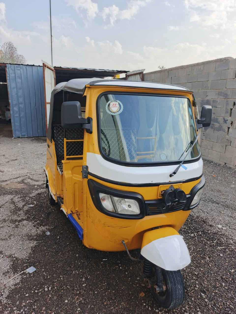 تكتك للبيع موديل 20 رقم وسنويه جاهزه العنوان بصره ابو الخصيب سعر 6 وربع وملاين بيها مجال للشراي
رقم ***********
