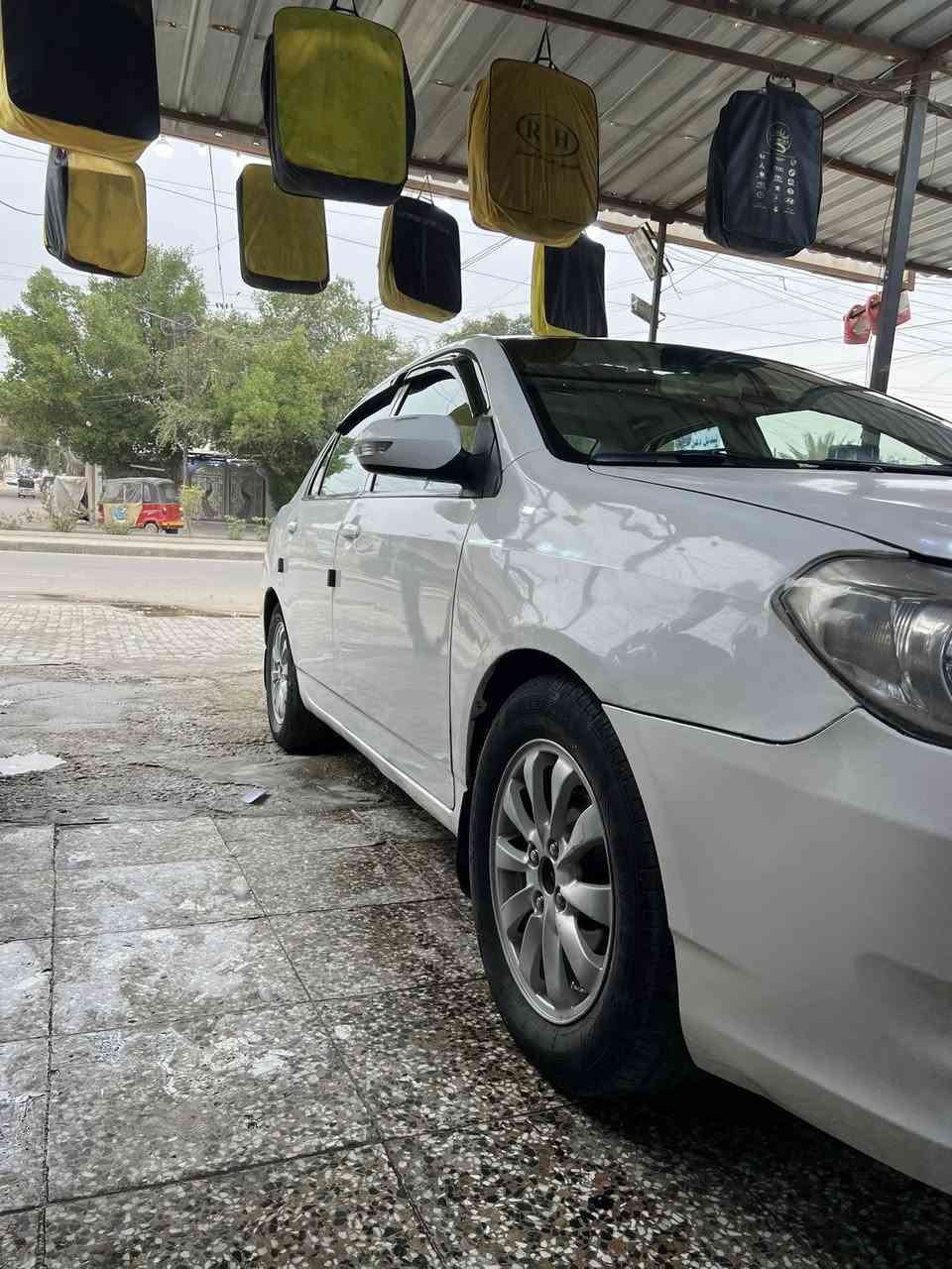 سلام عليكم اخوان
بي وايدي جي 3 موديل 2012

كير اوتماتيك كير مكينه لاتبخير ولاتنقيص 

بيه هلالات معمره سياره جاهزه متصرف عليه ربع صدر امامي وخلفي جديد مشط جديدلايت عالي وناصي زنون اصلي موصفاته فتحه بصمه ابواب بصمه اشاير حساسات كامره شاشه تحويل ثاني يوم 

سعر ٥٠وبيه حق جيه اتصال ***********عنوان بياع شارع ضغط
