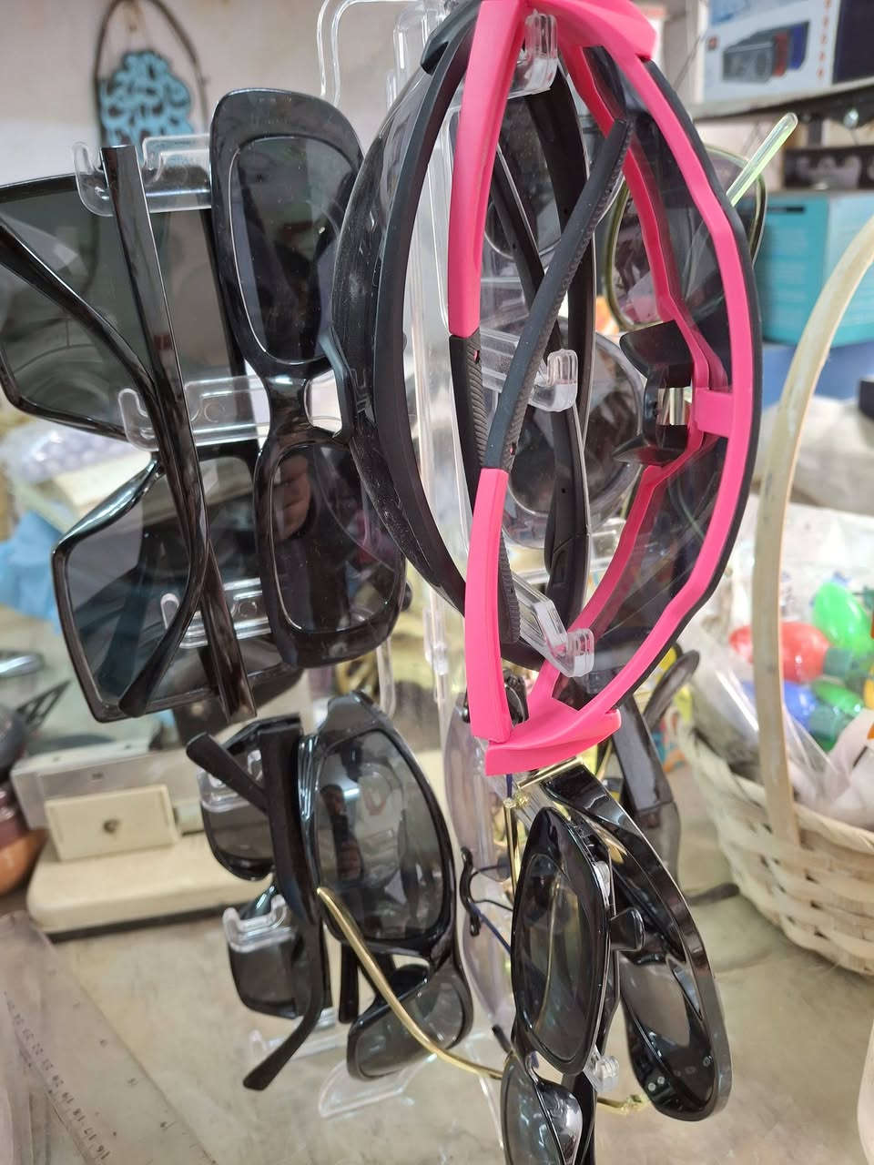 #عروض_امزون_المهديه  
الجو بده يحر و الشمس رح تعلى و اكيد تحتاجون نظارات 
وفرنالكم بمكتبة و اسواق الحجي (امزون المهديه)
 نظارات شمسيه متنوعه و باشكال مختلفه 
و بسعر محد يتوقعه العالم تبيعه ب5000 و 4000 و حتى 3000 
يمنه بــــ #1000 دينار فقط 
كل الهلا بيكم 
عنوانه ميتيه / المهديه الاولى - بعد فرع الجامع - مقابيل كابينة الكهرباء


**إذا كنت صاحب هذا الإعلان وتريد حذفه لأي سبب، رجاءا أرسل رسالة إلى الدعم الفني**