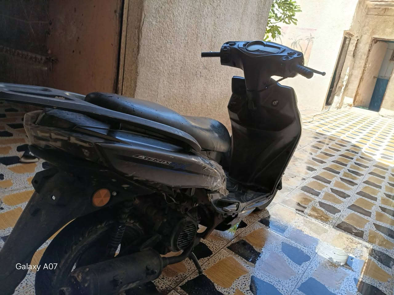 دراجه سكنس للبيع 
ماعوزلها شي 
كرهبايات كلها شغاله سلف نكره  وحده وهندر دراجه رزنه
السعر ٣٥٠بيها مجال  
ستفسار ‎0788 920 0878
خاص متواجد
