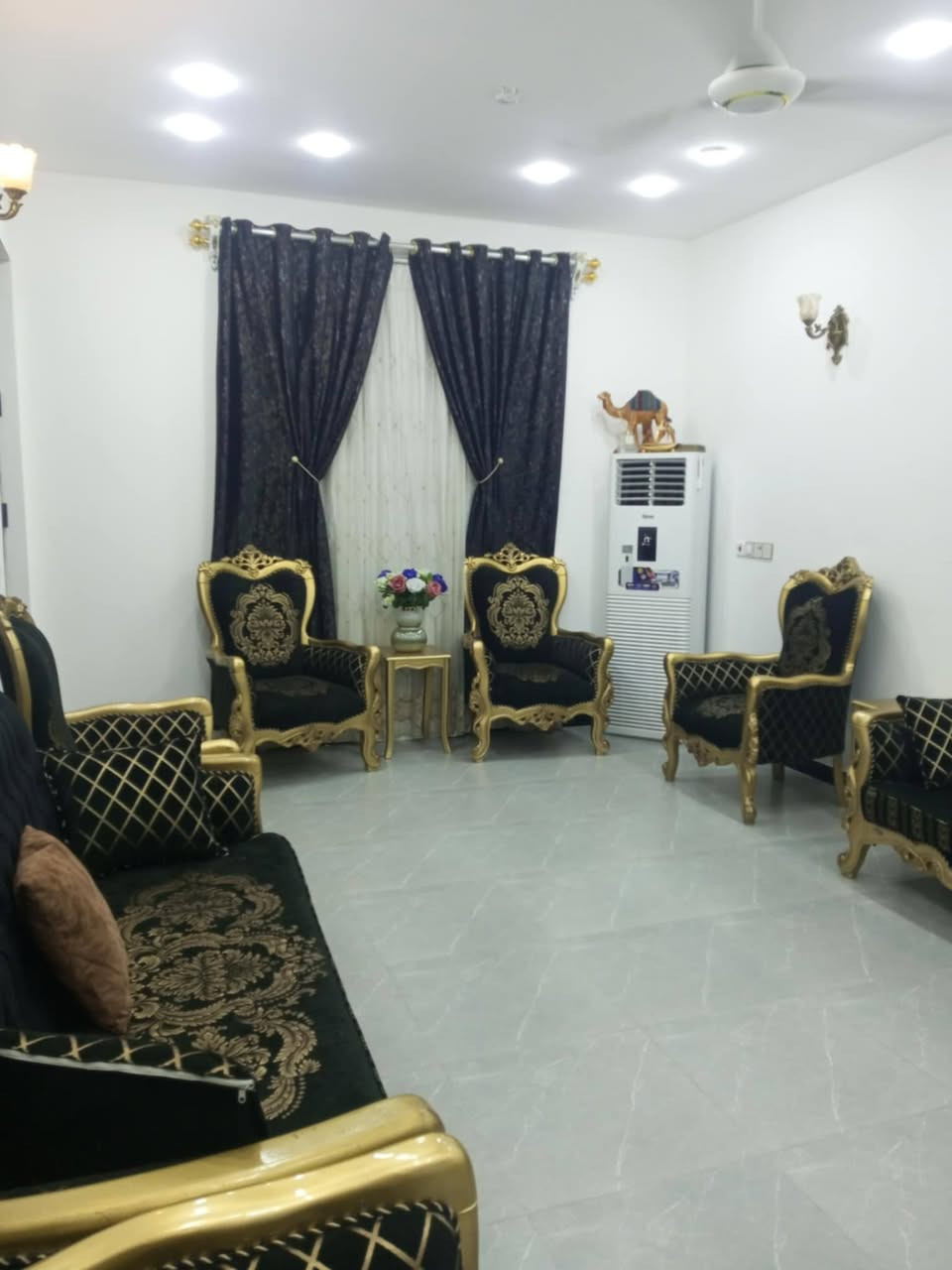 بيت للبيع يحتوي على ٤ غرف نوم  السعر ١٨٠ مليون العنوان الدوره هورجب بل بدايه  مجمع البراج ***********
