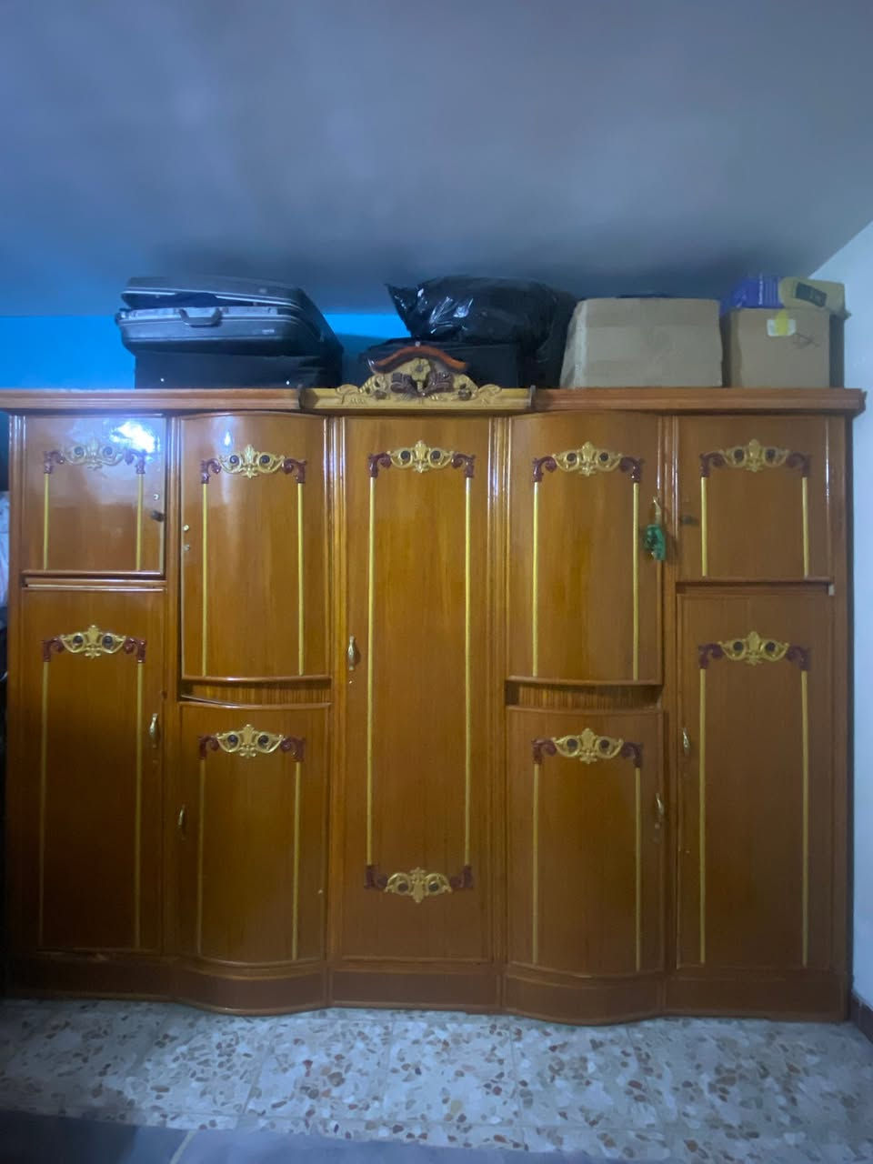غرفه نوم صاج اخشاب
مستعمله للبيع لغرض السفر
***********للتواصل خاص
