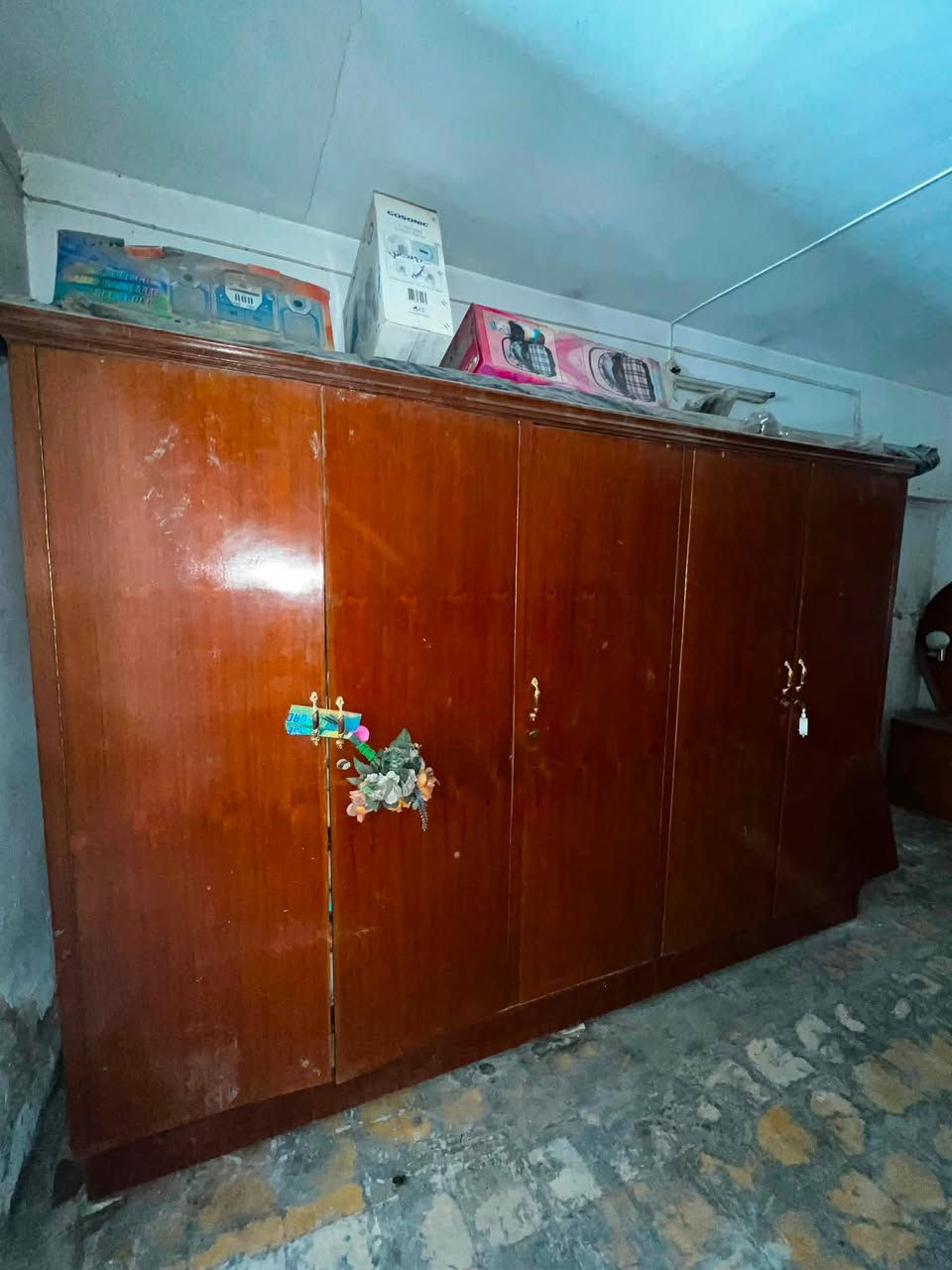 بيع مستعجل 3 قطع 175 وبيهن مجال الشعب شارع اصحه ***********
