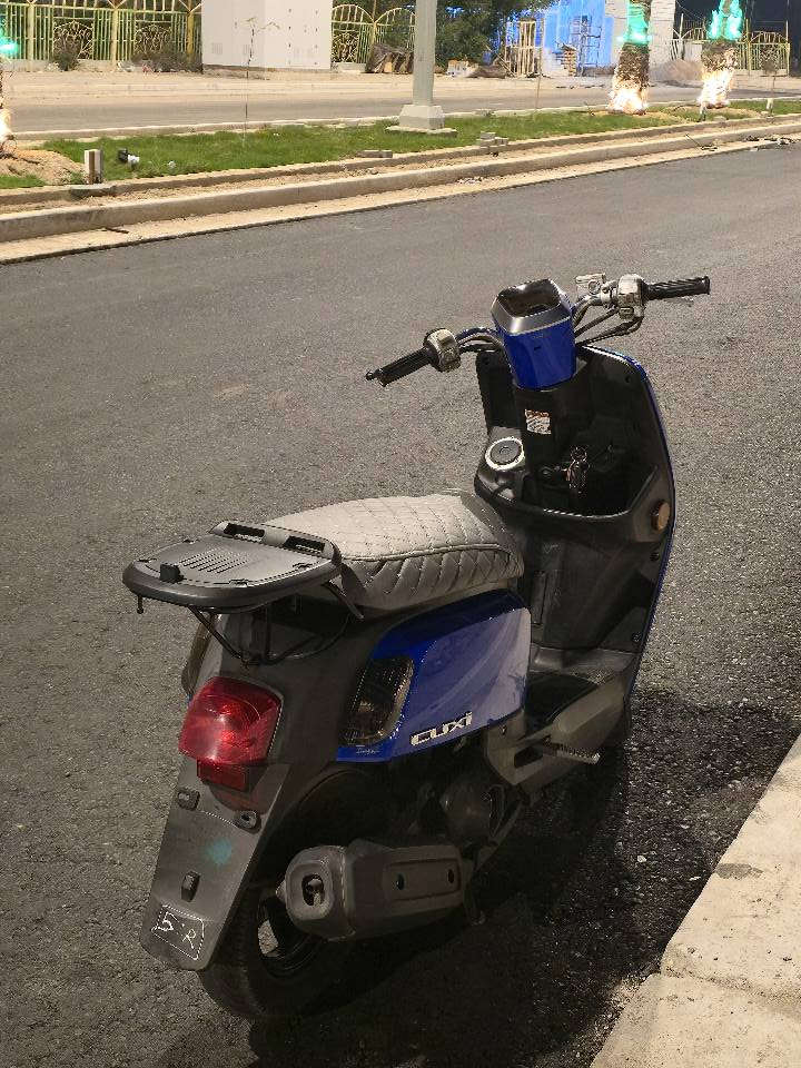 بوليسي مسطره
دراجه شعتلها تخبل مكينه نظيفه مامفتوحه كهربايات كلها شغاله كفرات بلاد مختمه دراجه كامله من كلشي

السعر 💸💸 ... وتساب .. ***********

مكلف بالنشر
