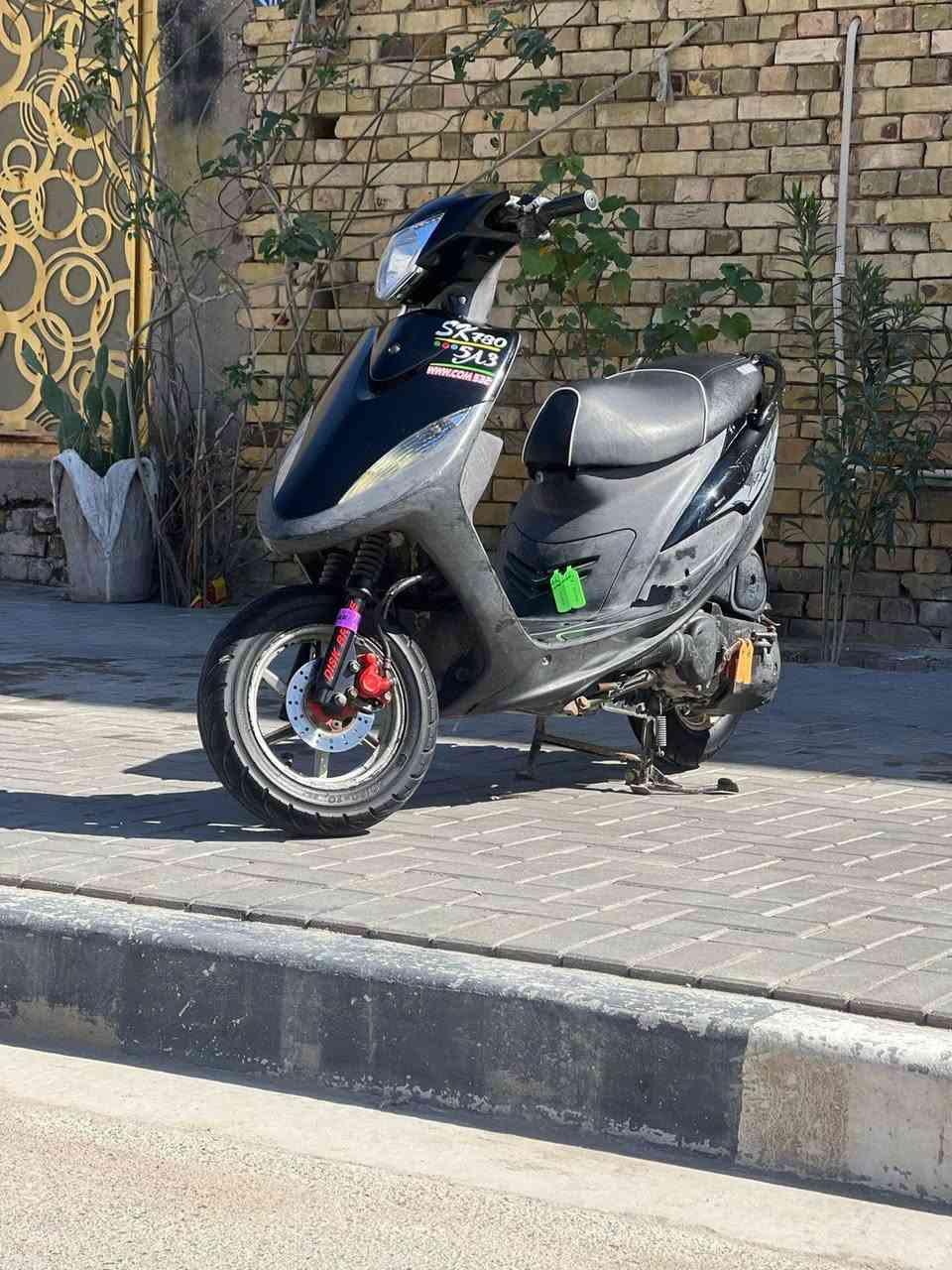 اسلام عليكم ماكس عدلة للبيع نضيفة الدراجة كاملة مكملة ما بية اي نقص بلادية كلهة من الطول للطول ختم واحدة وية المكينة  ويالة نجمة بلاديات مو تجاري مكينة ناعمة ما مفتوحة السعر مليون و١٥٠  رقم الهاتف *********** العنوان البصرة ياسين اخريبط
