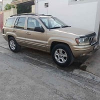 جراند شيروكي • ٢٠٠١ • ٨ سلندر فور ويل