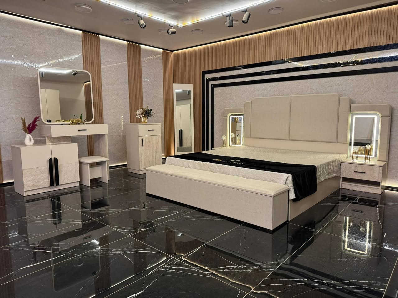 للحجز واتساب ***********
