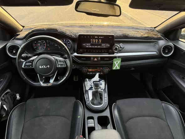 الوصف
كيا فورتي 2022 مواصفات جيتي لاين فول رقم اربيل 
الحادث  جاملق اليمن فقط.  وخشم بنيد لاتبديل ولا صبغ
مواصفات : بصمة تشغيل / بصمة بيبان / هندبريك دكمة /
صندوق ذكي / / تبريد بيانو/ / تبريد مناخي منفصل شاشة /
نشغيل عن بعد / تنزيل جام السيارة عن بعد/ جهاز إنذار
شاحن وايرليس / لايت LED / بك لايت LED / مكينة 2000
دوش / / كير 3 وضعيات قيادة /شاشة كبيرة / كامرة
دوارة / رادار تعديل مسار / حساس اطارات
اوتو بريك / رادار جانبي / مود درايف / تحكم ستيرن / كروس
سرعة / مانع انزلاق / بلوتوث / اواكس / USB/ ويل 17 تخم تاير جديد.
***********
سعر 155
