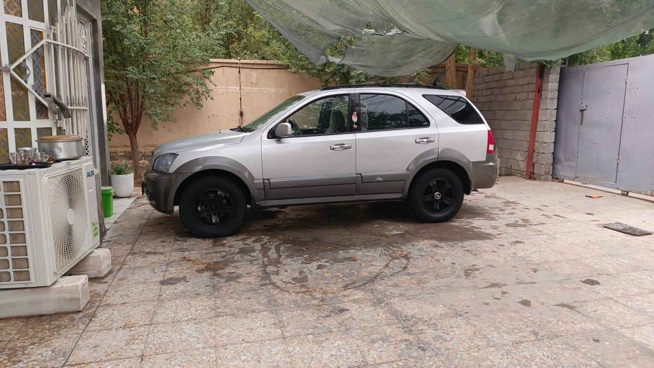 السلام عليكم  سورنتو  2005.  سنويه  منتهيه   السياره حداده وتايرات  نص  عمر مكاني البصره القرنه.   التفاصيل أتصل.   وانه. بخدمتك. ورقم  الهاتف.  ***********.  بيع اومراوس حسب القناعه.  بكوري.  صالون. السعر. 77  وبيه مجال.
