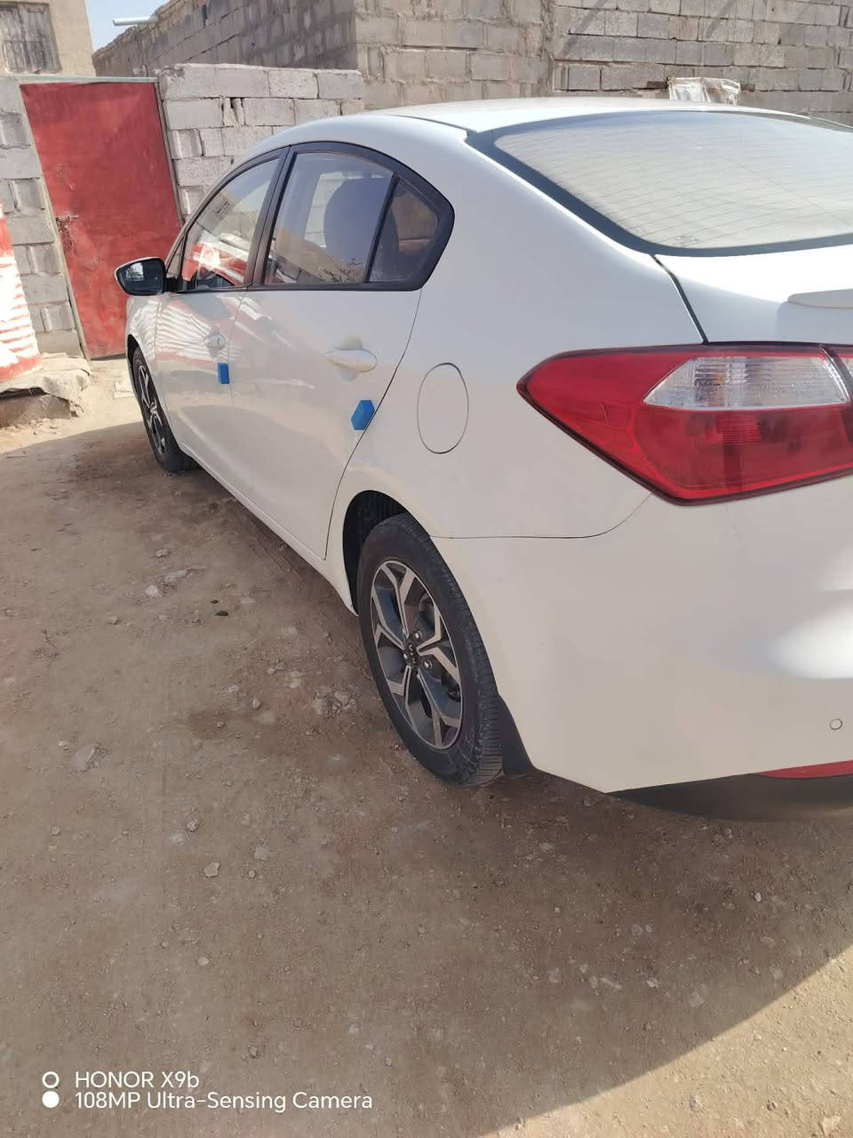 السلام عليكم
للبيع كيا سيراتو خليجي مديل 2016 رقم بغداد  بيه رشات صبغ 

مكان السياره السماوه الرميثى 
الرقم ***********
