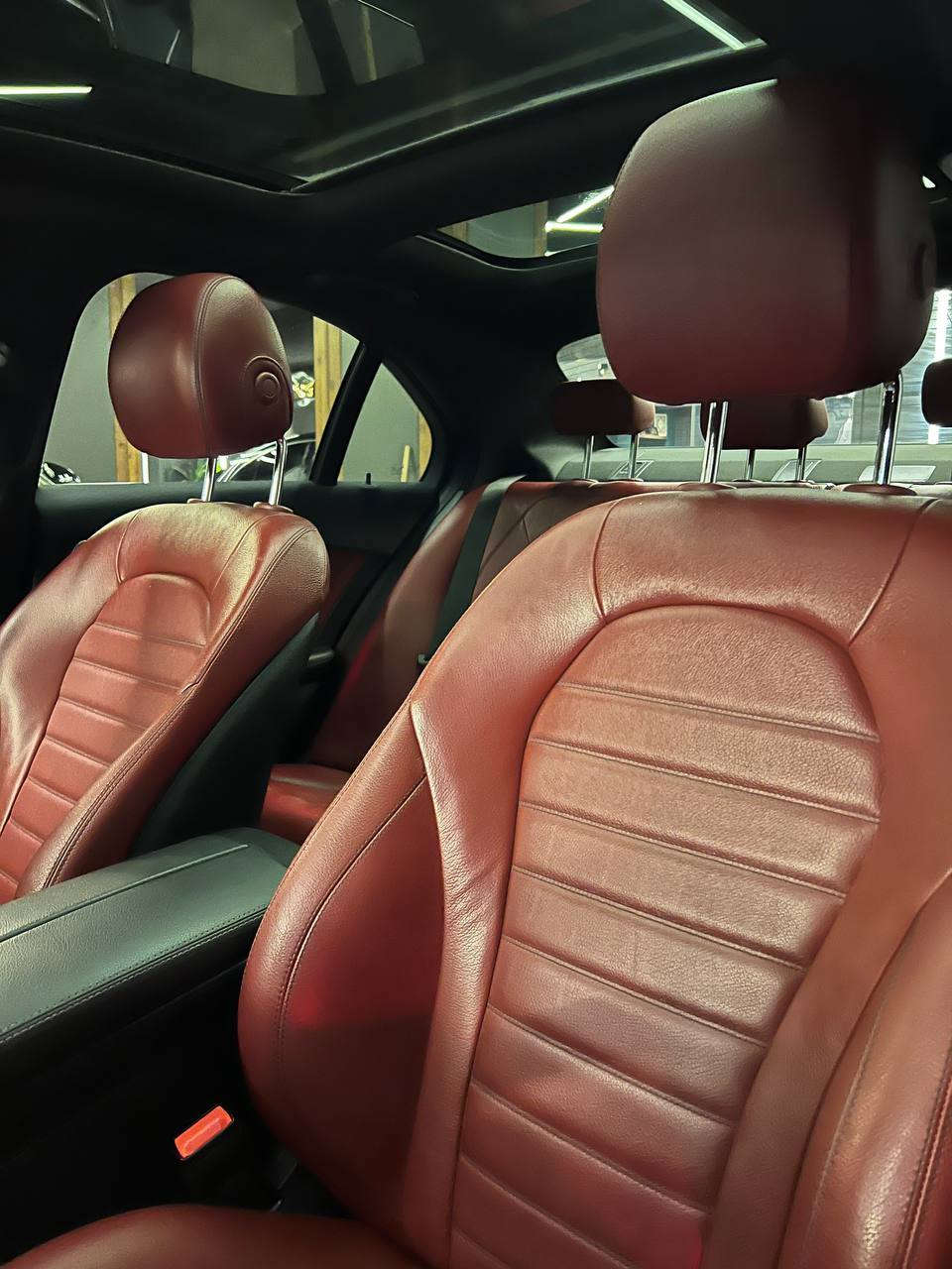 Mercedes-Benz C300 
Amg
Model 2020
2000cc turbocharged 
256 HP

88,000Km
كراسي كهرباء وميموري
سقف بانوراما 
جنوط 19 انش 
سماعات برومستر 
امبينت لايت
 
لون جراي فرش احمر
رخصه سنه 
فبريكا بالكامل صيانات وكيل


**إذا كنت صاحب هذا الإعلان وتريد حذفه لأي سبب، رجاءا أرسل رسالة إلى الدعم الفني**
