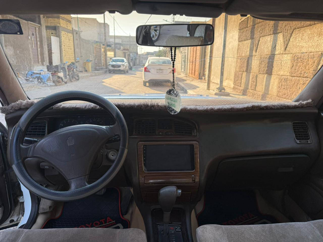 السلام عليكم سياره بطه جاهزه من كلشي حلوه ونضيفه سنويه ل2030 صاعده هزه جديده حداديه ١٠٠/١٠٠ دواخل مبدل سستم كامل من بطاين من دشبول من كشنات  ارضيه جلد السعر 60 وبيها مجال كلش قليل  مكان السياره البصره المعقل للاستفسار ***********
