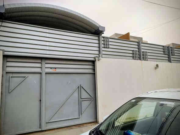 دار للايجار في قرية الغدير 2مساحة 200م
يحتوي على ثلاث غرف سويت مع صالة واستقبل ومطبخ ويحتوي على كيسبان وكتايب وكامل الملحقات للاستفسار ***********
