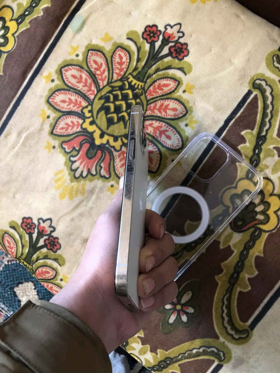 السلام عليكم 
ايفون ١٢ برو ماكس 
نموذج m/ZA
الذاكره ٢٥٦
البطاريه١٠٠ مبدله وانطي بيها ضمان شهر
الجهاز حيل نظيف 
لون ابيض 
الكامره دمعه
مبدل شاشه اصليه شرط 
السعر ٣٤٠ وبي مجال بسيط أبو ٣٠٠ لاتعب نفسك الرزق علا الله 
مكاني الموصل حي الحدباء
للاستفسار خاص او ***********
