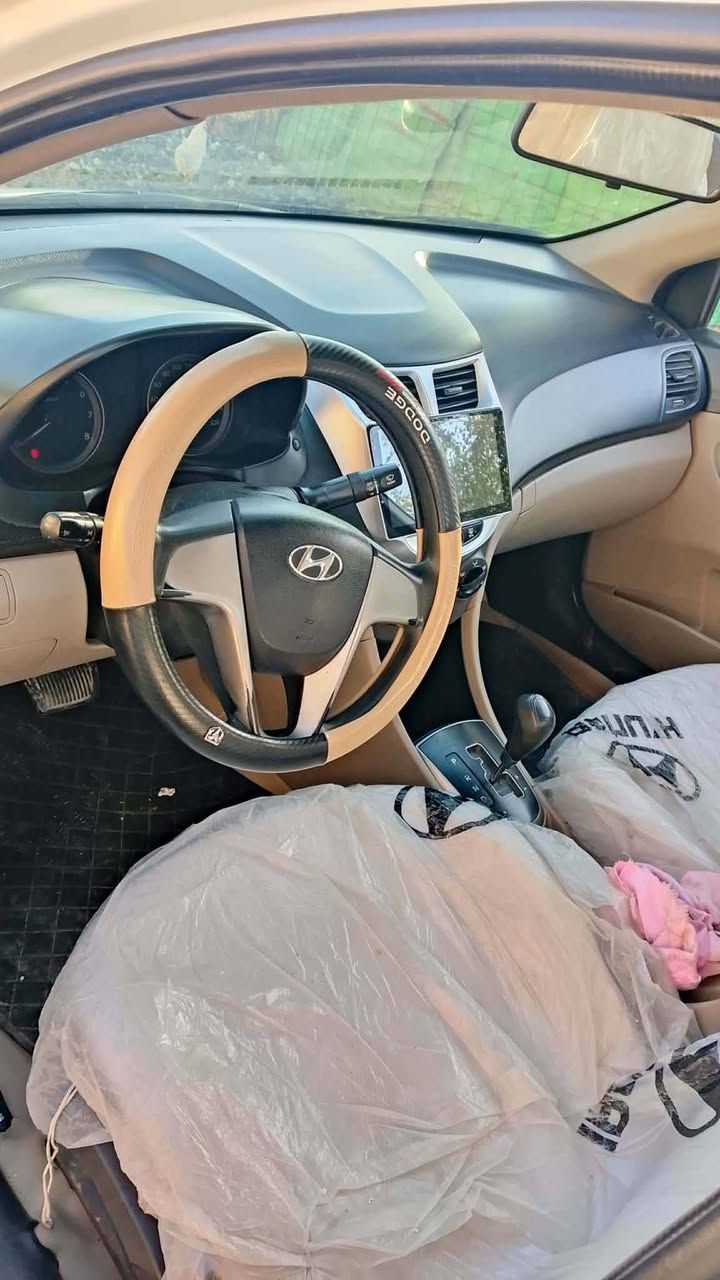 السلام عليكم 
اكسنت موديل ٢٠١٦ رقم انكليزي. 
كفالة عامة .. باسمي.... سنوية لل ٢٠٣٠
غرامات مصفرة.... هزة جديدة... 
تخم تاير .... حدادية ... جديد... بلادي وضع الشركي
محرك ١٤٠٠ 
سعرهه ٩٦ ... بيهه مجال.


**إذا كنت صاحب هذا الإعلان وتريد حذفه لأي سبب، رجاءا أرسل رسالة إلى الدعم الفني**