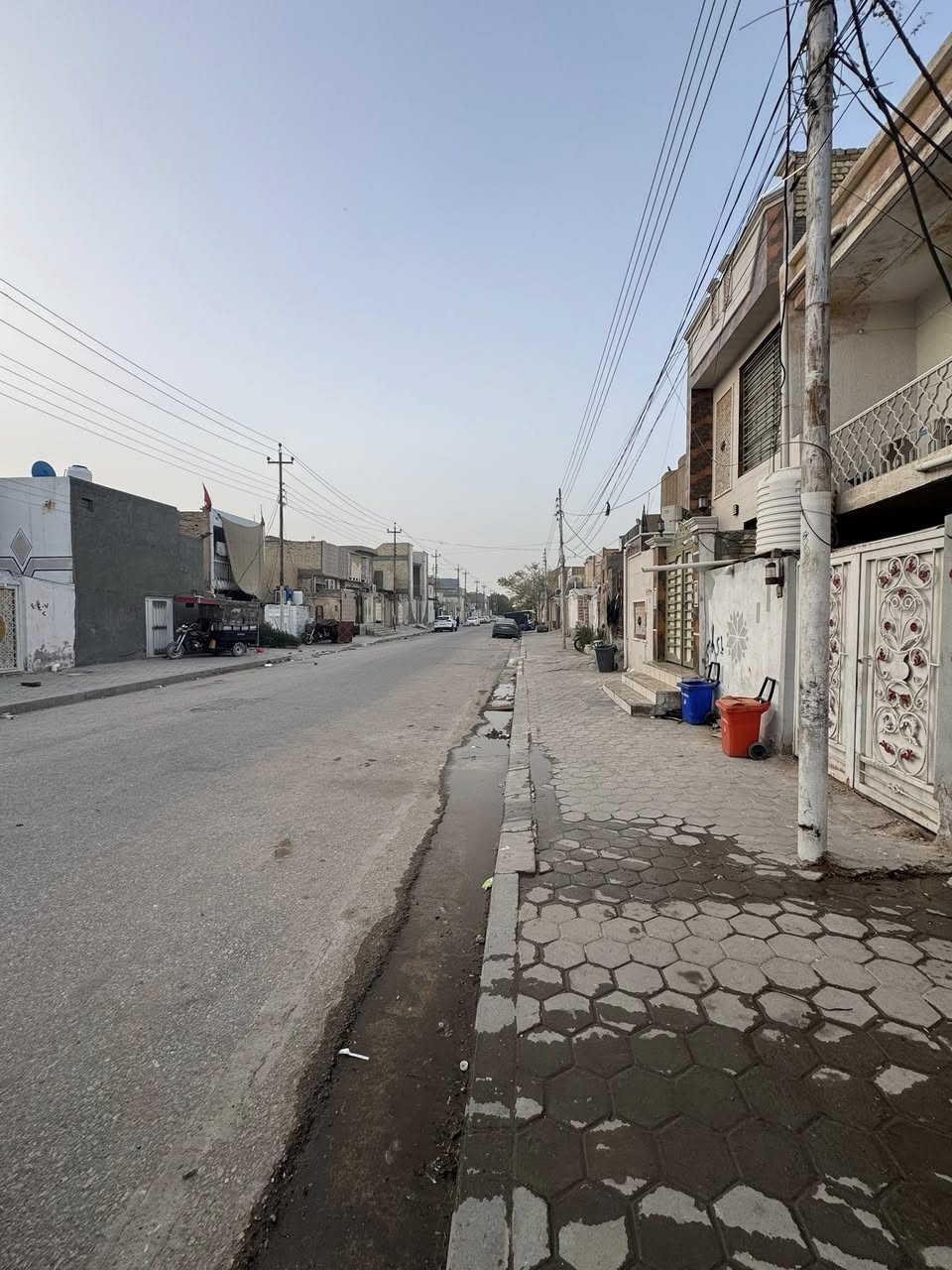 دار للبيع حي الوفاء شارع 15 ب40 الف مستأجر الشهر 300طابق واحد مسلح استفسار اكثر ***********
