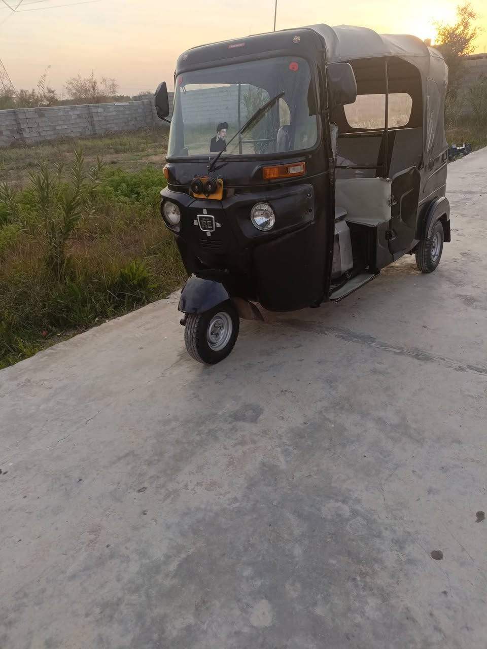 تكتك للبيع موديل 22شهر  11 رقم وسنويه بغداد السعر 8و 100وبيها مجال مكان بغداد بوب   ***********
