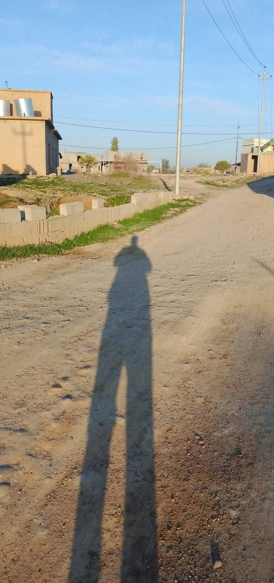 السلام عليكم بيت للبيع ومع  البيت دونم للبيع قريب على السايدين حارة السلمان البراهيم بيت اكرم السلمان المبلغ المطلوب 65000000 وبيها مجال يتكون البيت من  غرفه 5×4 وربعه سته في اربعه ومطبخ وغرفة صحيات والدرج وممر سته في مترين ***********
