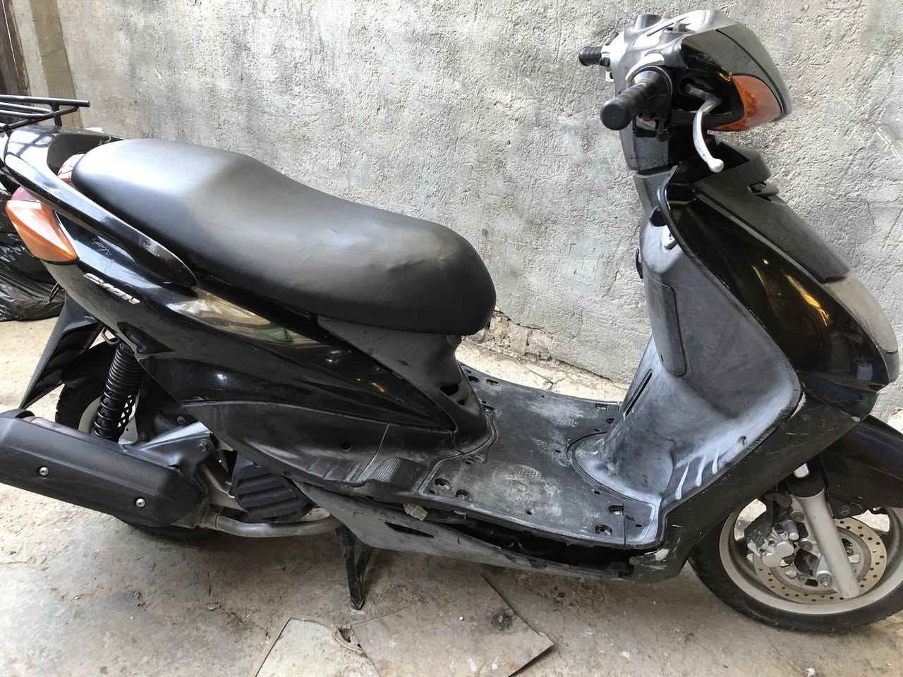 السلام عليكم سكنس ياباني للبيع ستان كهربائي دراجه مكينه تخبل لامفتوح ولا مجفت بيع مستعجل دراجه امانه الله متروكه عنواني بغداد مدينه الصدر ***********
