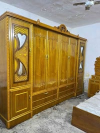 غرفة أخشاب • مستعملة • ٦ أبواب