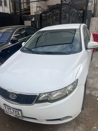 كيا سيراتو ٢٠١٣ خليجي بيهه باب صبغ فقط مواصفات عاديه شاشه تحكم استيرن ...