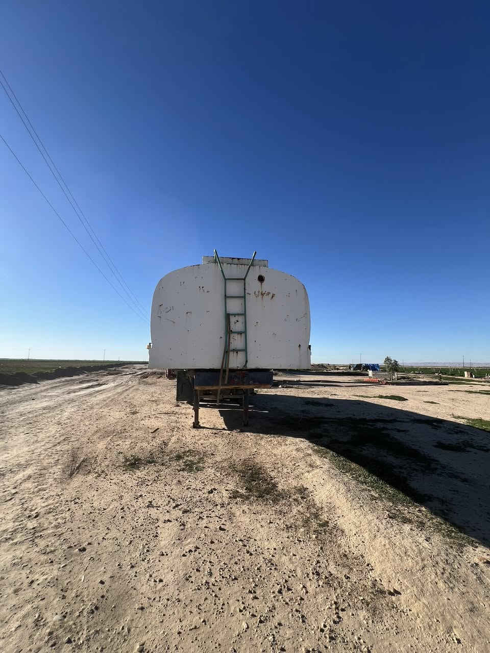 سلام عليكم للبيع صهريج أربع دناكير شاصي السعر 60بي مجال مكاني صلاح الدين العلم //***********
