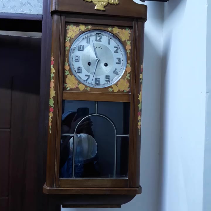 ساعة جدارية المانية انتيكة تكويك ذات طول 75 سم و عرض 30 سم و عمق 15 سم 

قطعةذات زخرفة مميزة جميلة جدا 

مكفولة من اي عطل او خلل تعمل 100 % يوجد توصيل لكل محافظات العراق 

كما موضح في الصور و الفيديو 

السعر مباشرة على الخاص


**إذا كنت صاحب هذا الإعلان وتريد حذفه لأي سبب، رجاءا أرسل رسالة إلى الدعم الفني**