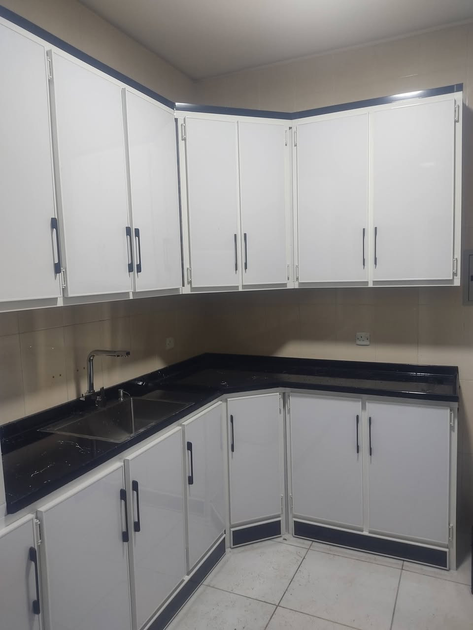 تم و على بركة الله تثبيت مطبخ الاخ ابو مصطفى      .

من انتاج معمل ابو سجاد للالمنيوم.💚💙💙

شايفين كل الخير ان شاء الله ⚡⚡🤍🤍💙💙

انتاج راقي🌷 و مـمـيـز من  معمل ابو سجاد للالمنيوم للمطابخ التركية ولعمل الابواب والشبابيك.
   يوفر لكم اجمل الموديلات و احدث 🌷 الانواع🌷 شي مميز و راقي من احدث الجوده 🌷
 👑يوجد لديناجميع الالوان و .الموديلات و النوعيات والمرمر  ونقشات cnc والسلة العمودية.  

العنوان ، الناصرية. منطقة المنصورية . مقابل مدرسة الخرطوم.

للحجز والاستفسار الاتصال او المراسلة على الواتساب
*********** ابو سجاد
