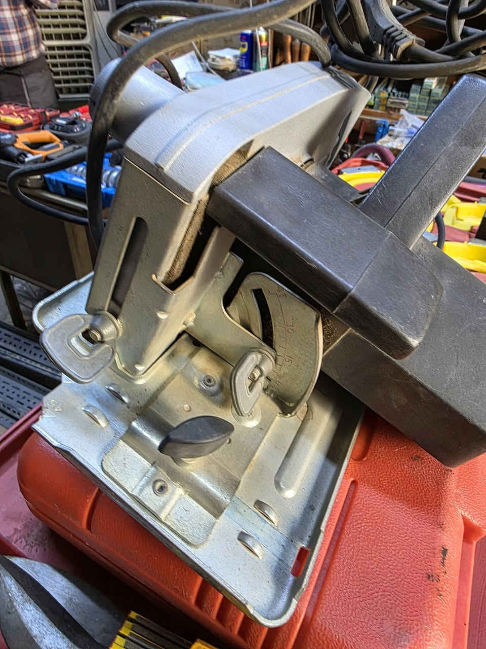 ميشار  خشب بلاك ديكر ايطالي السعر ٢٥٠ الف
تــ***********
