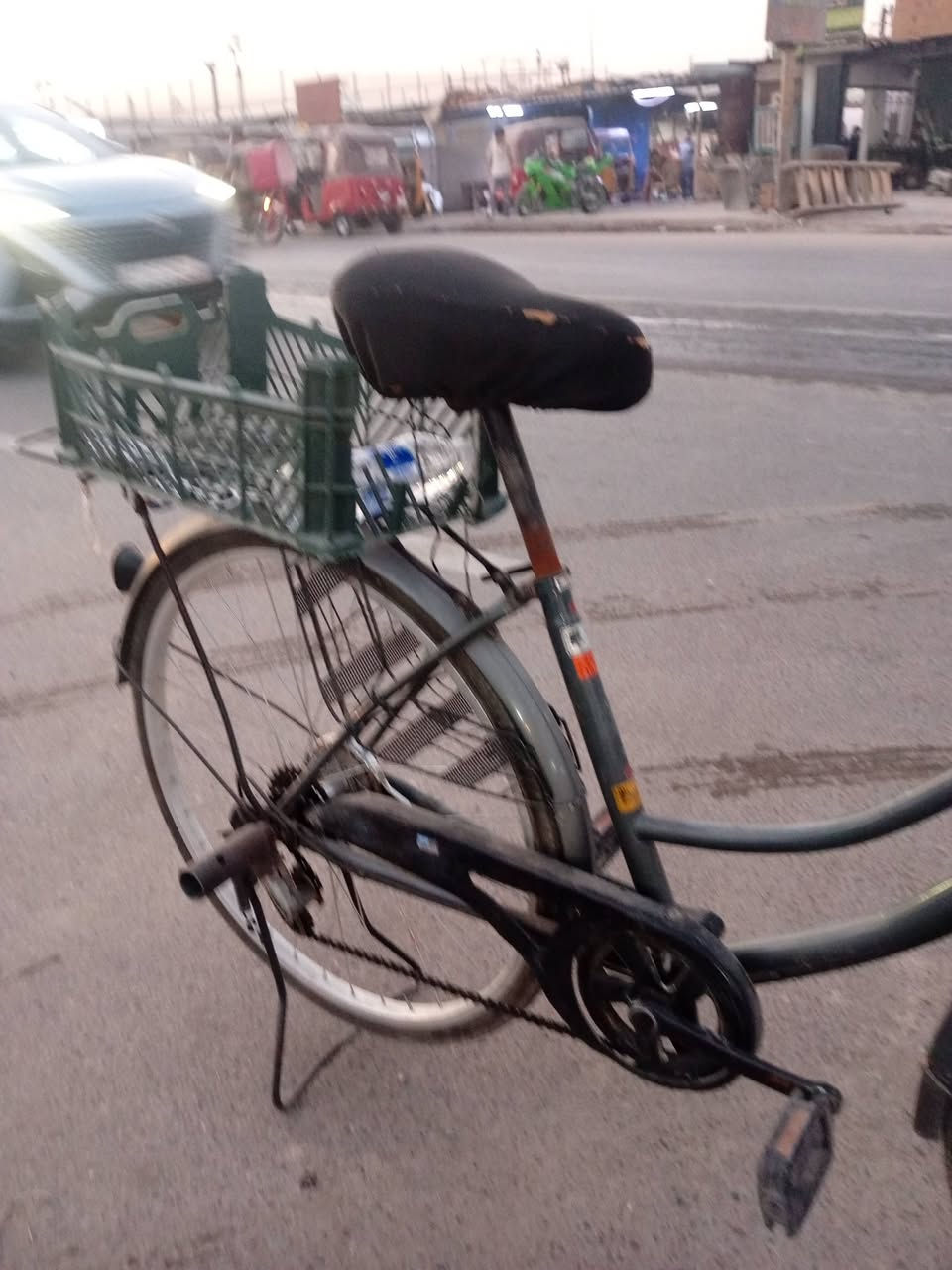 السلام عليكم باسكيل بناتي للبيع
  لون رصاصي نضيف مابي اي نقص بس بريك خلفي يراد ضب 
والباقي كله شغال
عقرب بي 5 تحويلات 
بغداد زعفرانية  سعر 75 وبي مجال حك الجيه 
تواصل *********** وتساب
