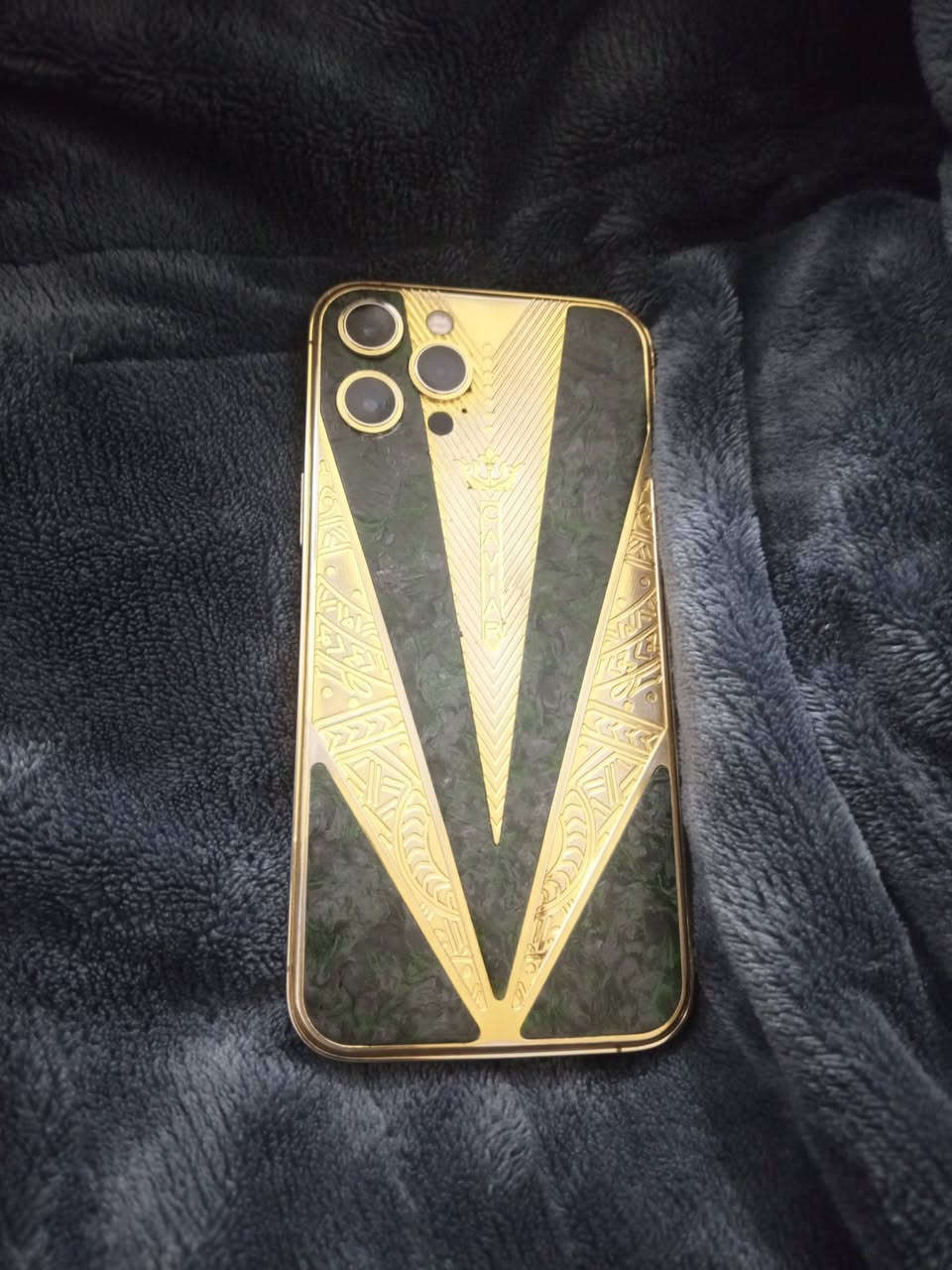 سلام عليكم ايفون 12 برو ماكس مقفول ايكلود مطلي ذهب 
عيار 24 مكاني بلديات سعر 300
***********توصيل ماكو تأخذه من بيتي
